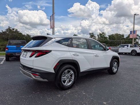 Used 2025 Hyundai Tucson SE FWD image 3