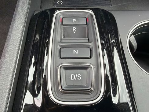 Used 2025 Honda Pilot EX-L image 32