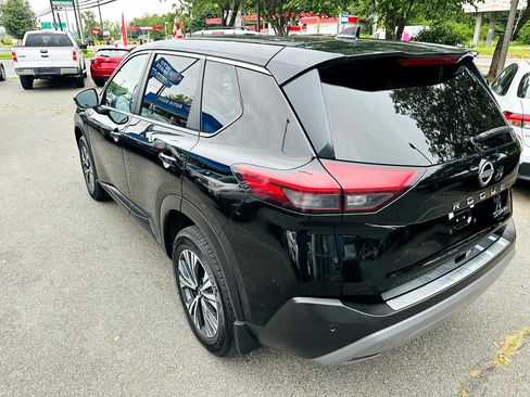 Used 2022 Nissan Rogue SV image 4