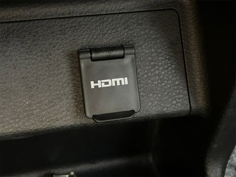 Used 2021 Toyota Sienna Platinum image 27