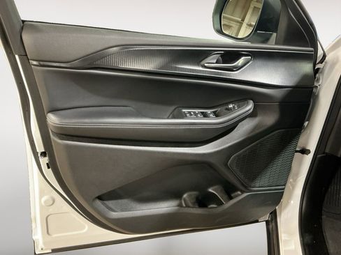 Used 2024 Jeep Grand Cherokee Laredo X w/ Luxury Tech Group I image 25