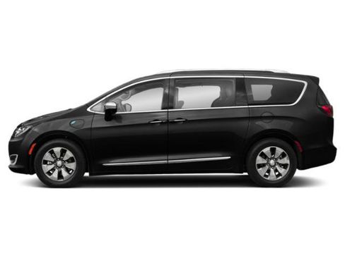 Used 2019 Chrysler Pacifica Touring Plus image 3