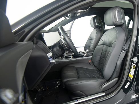 Used 2023 BMW 760i xDrive AWD/4WD image 40