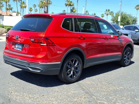 Certified 2024 Volkswagen Tiguan SE image 7