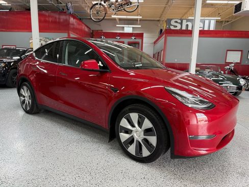 Used 2022 Tesla Model Y Long Range AWD/4WD image 7