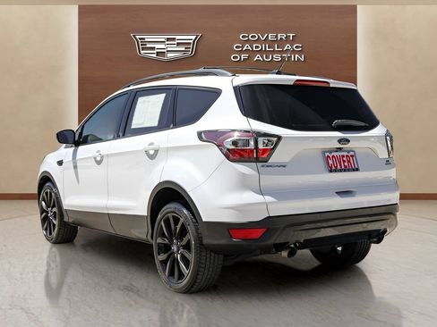 Used 2017 Ford Escape SE w/ Equipment Group 201A FWD image 3
