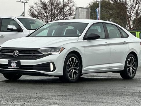 Used 2023 Volkswagen Jetta Sport image 8