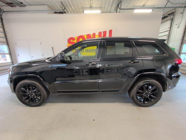 Used 2021 Jeep Grand Cherokee Laredo X AWD/4WD image 2