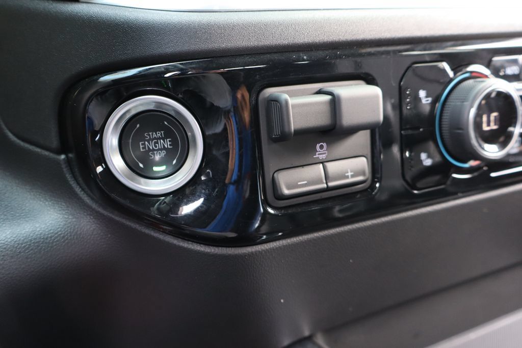 Used 2025 Chevrolet Silverado 1500 LT Trail Boss w/ Convenience Package II AWD/4WD image 11