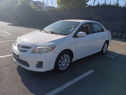 Used 2012 Toyota Corolla LE FWD image 3