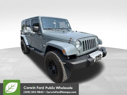 Used 2014 Jeep Wrangler Unlimited Sahara w/ Dual Top Group AWD/4WD image 3