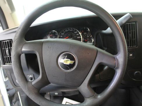 Used 2017 Chevrolet Express 2500 image 10