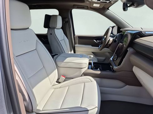 New 2026 GMC Yukon XL Denali w/ Denali Reserve Package AWD/4WD image 37