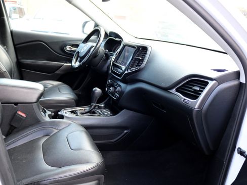 Used 2020 Jeep Cherokee Limited image 35