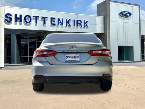 Used 2018 Toyota Camry LE FWD image 7