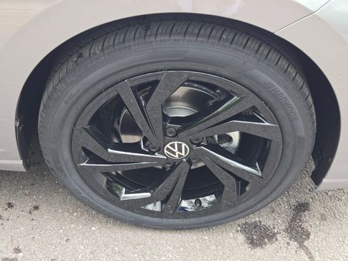 New 2026 Volkswagen Jetta SE FWD image 9