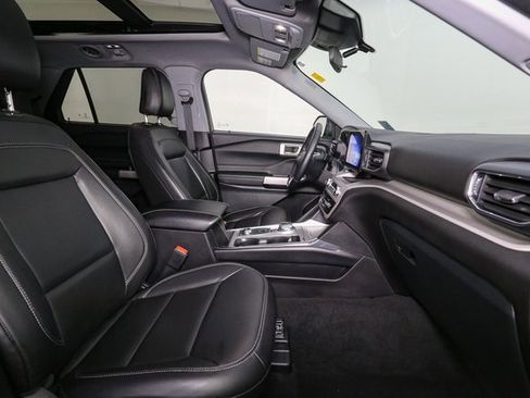 Used 2023 Ford Explorer XLT w/ Equipment Group 202A image 17