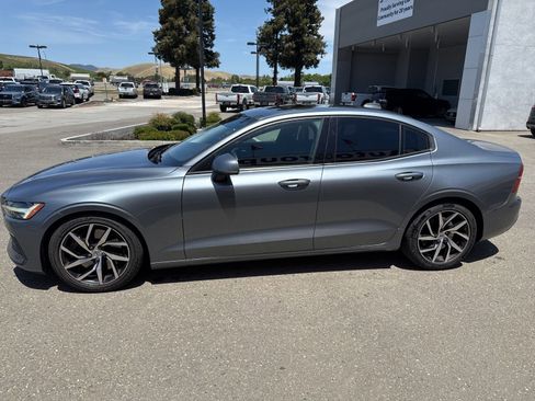Used 2019 Volvo S60 T6 Momentum w/ Premium Package AWD/4WD image 2