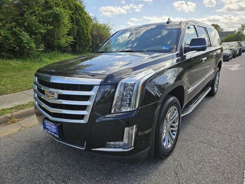 Used 2019 Cadillac Escalade ESV 4WD image 2