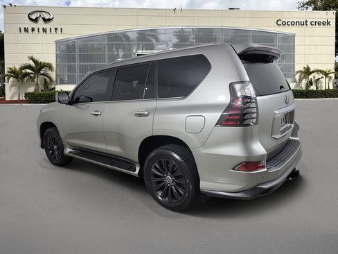 Used 2023 Lexus GX 460 Premium w/ Accessory Package AWD/4WD image 3