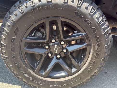 Used 2021 Chevrolet Silverado 1500 Custom Trail Boss AWD/4WD image 13