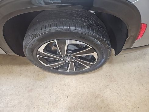 Used 2025 Buick Enclave Sport Touring image 36