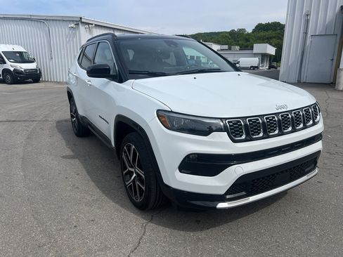 Used 2025 Jeep Compass Limited w/ Elite Group AWD/4WD image 3