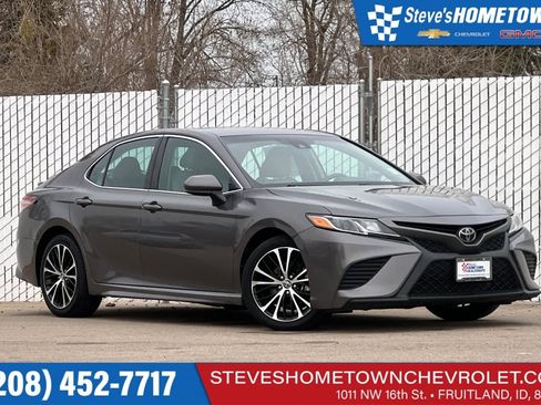 Used 2019 Toyota Camry SE image 1