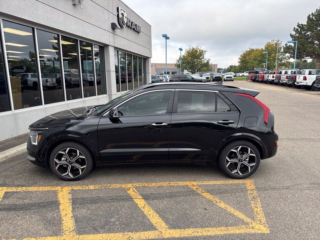 Used 2023 Kia Niro SX Touring FWD image 2