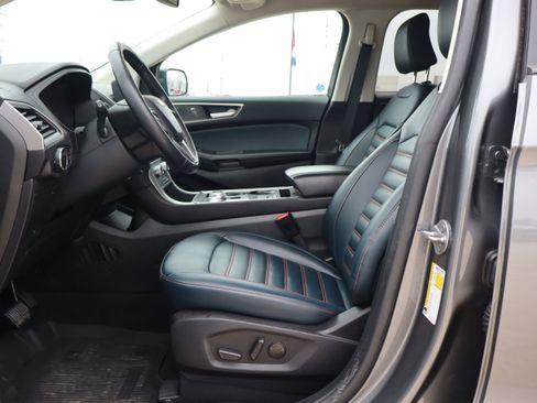 Used 2024 Ford Edge SEL w/ Sport Appearance Package image 9