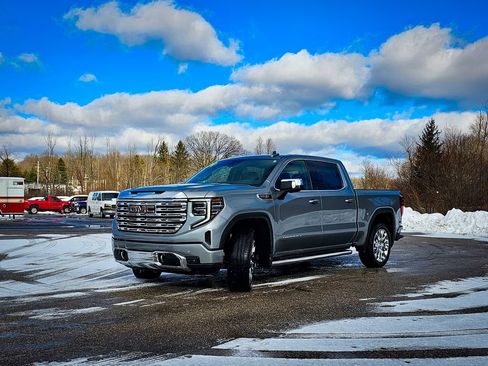 Used 2024 GMC Sierra 1500 Denali w/ Technology Package AWD/4WD image 11
