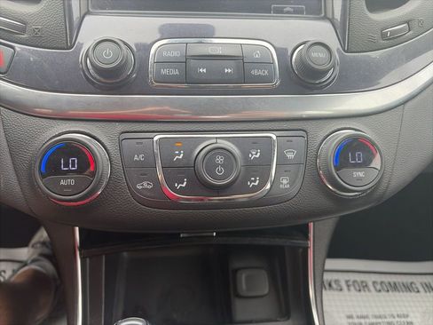 Used 2019 Chevrolet Impala LT FWD image 23