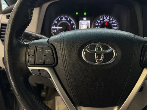 Used 2016 Toyota Sienna XLE Premium w/ Outdoor Package FWD image 15