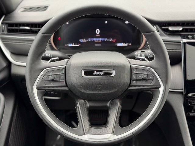 Used 2025 Jeep Grand Cherokee 4WD image 24
