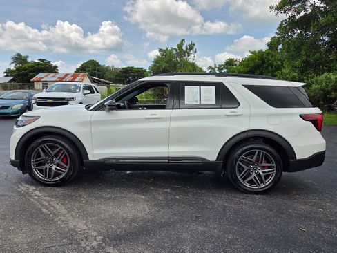 Used 2025 Ford Explorer ST AWD/4WD image 2