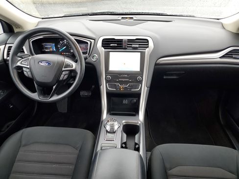 Used 2020 Ford Fusion SE image 9