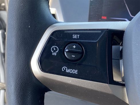 Used 2025 BMW iX xDrive50 image 32