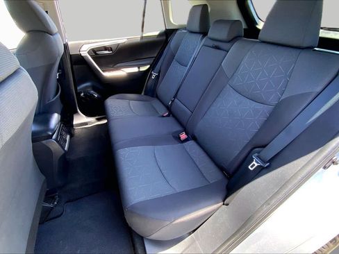Used 2021 Toyota RAV4 XLE FWD image 20
