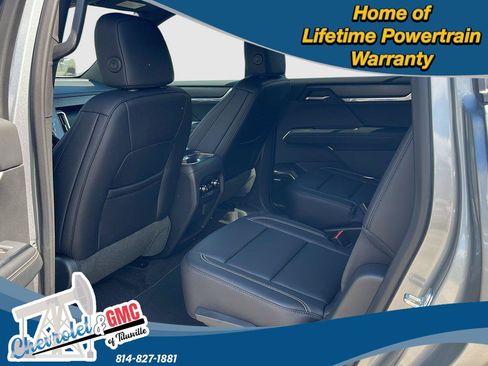 Used 2025 GMC Acadia Elevation w/ Elevation Premium Package FWD image 3