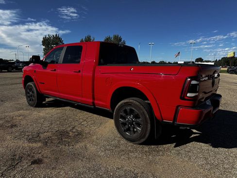Used 2022 RAM 3500 Laramie AWD/4WD image 2