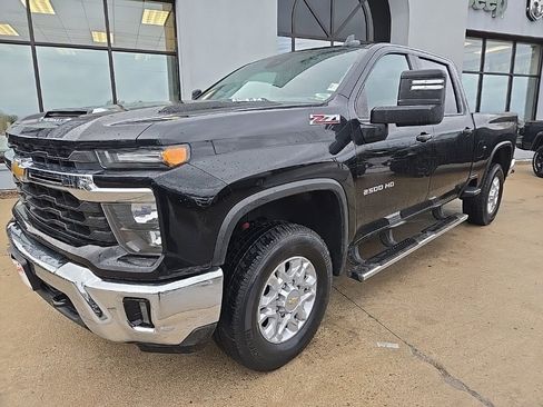 Used 2024 Chevrolet Silverado 2500 LT image 2
