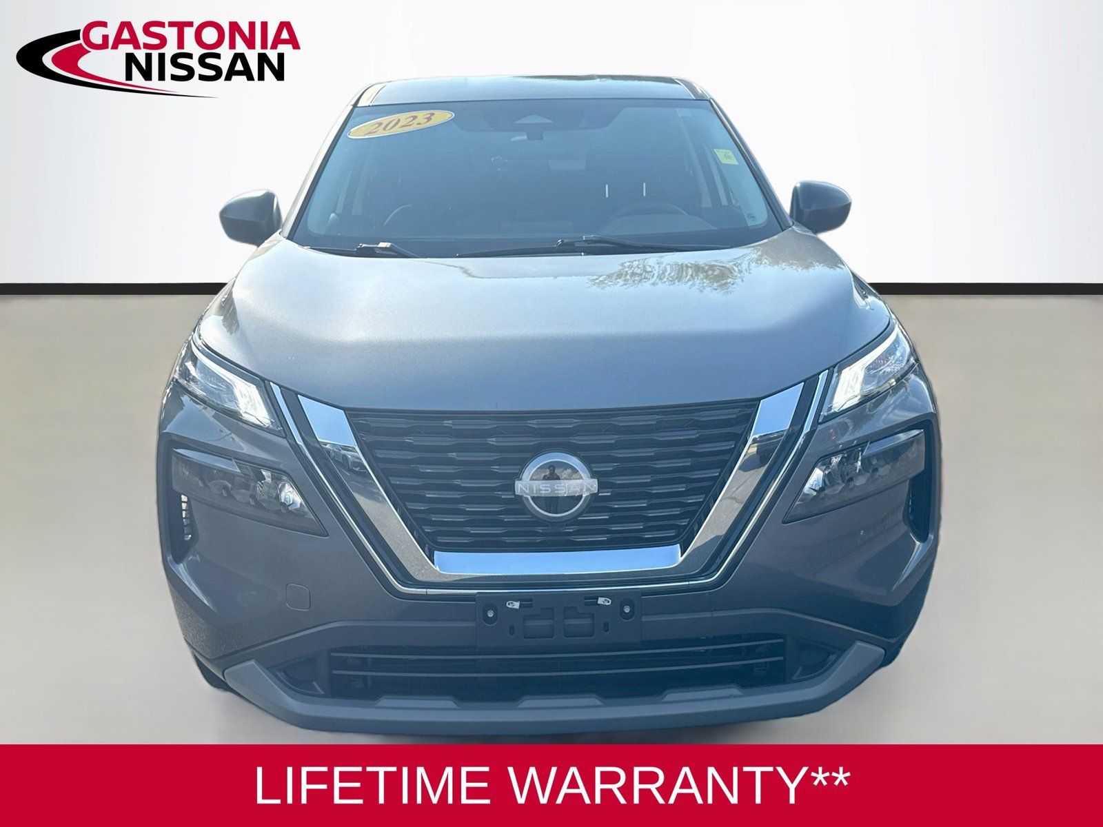 Used 2023 Nissan Rogue S AWD/4WD image 2