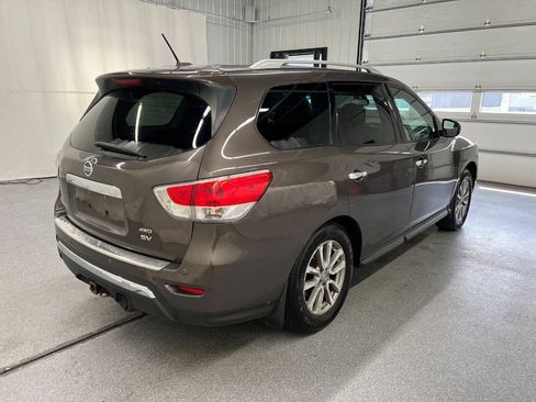Used 2015 Nissan Pathfinder SV w/ Trailer Tow Package AWD/4WD image 4