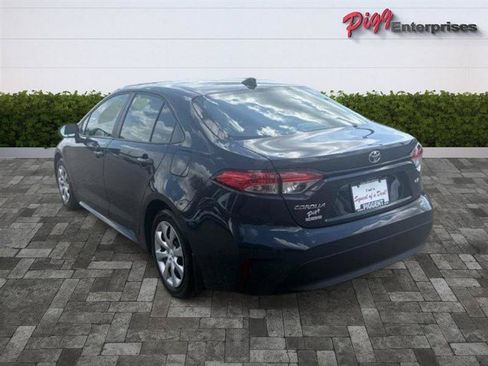 Used 2025 Toyota Corolla LE FWD image 2