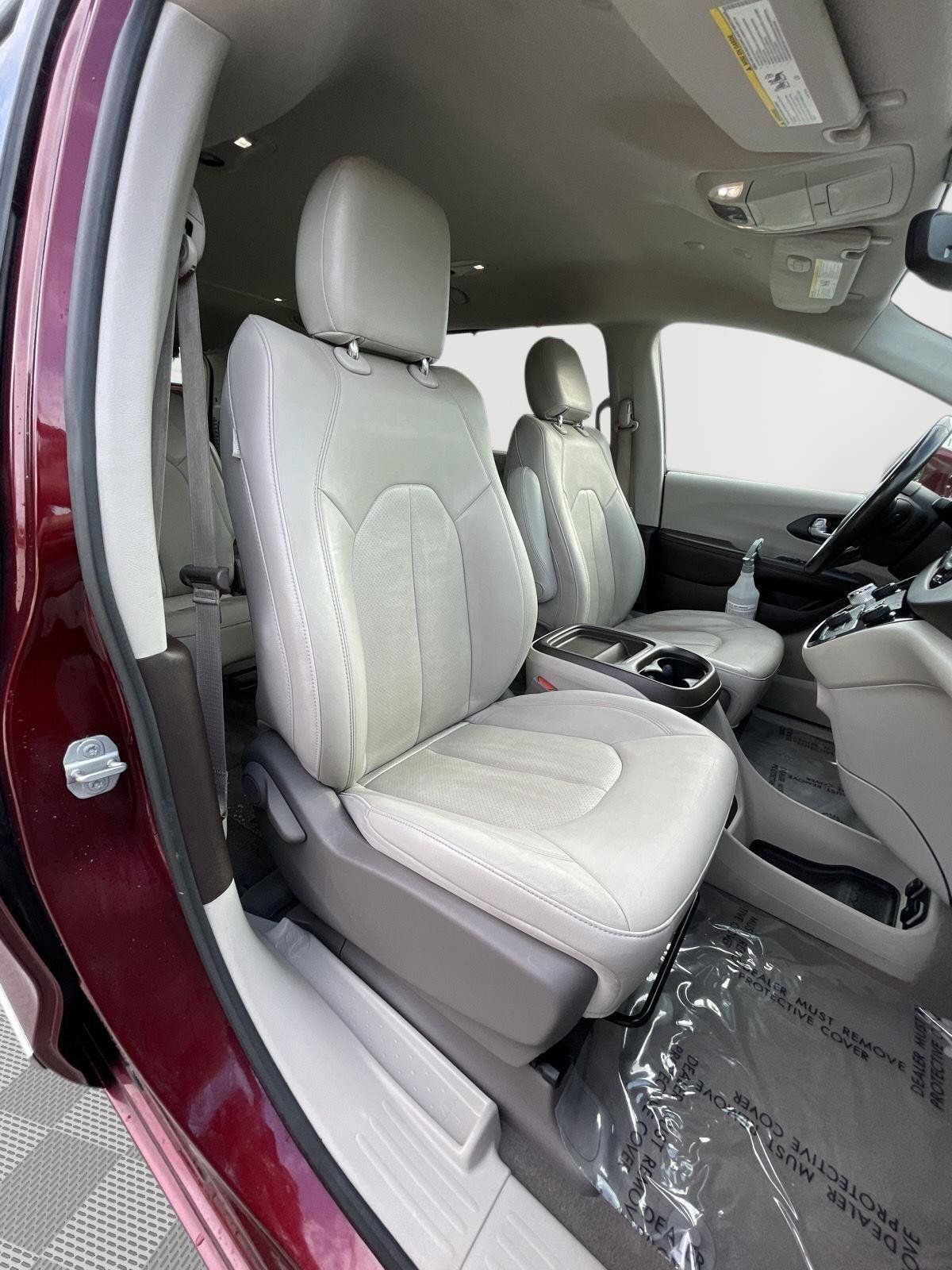 Used 2020 Chrysler Pacifica Touring-L FWD image 29