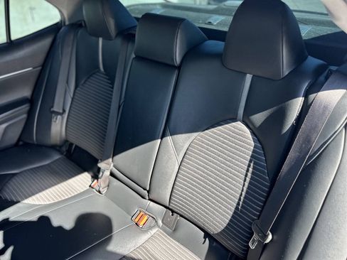 Used 2019 Toyota Camry SE FWD image 15