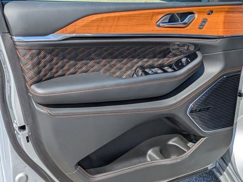New 2024 Jeep Grand Cherokee Summit AWD/4WD image 10