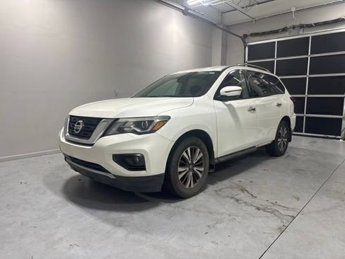 Used 2017 Nissan Pathfinder SV FWD image 2