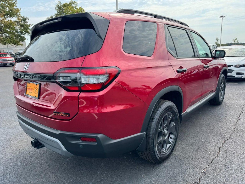 Used 2023 Honda Pilot TrailSport image 3
