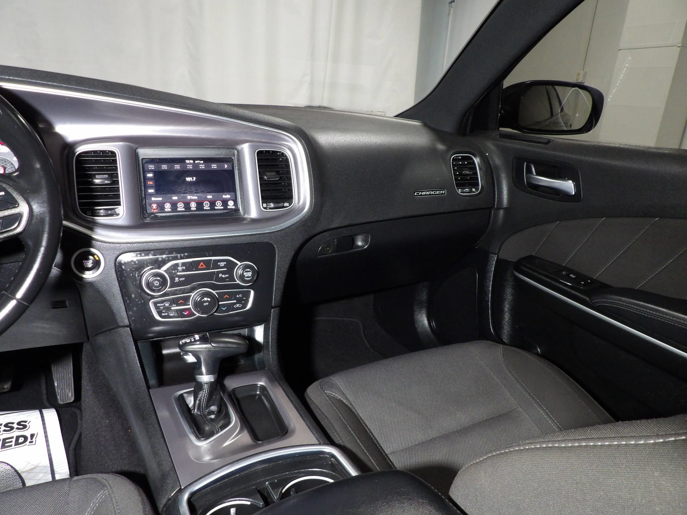 Used 2022 Dodge Charger SXT RWD image 13